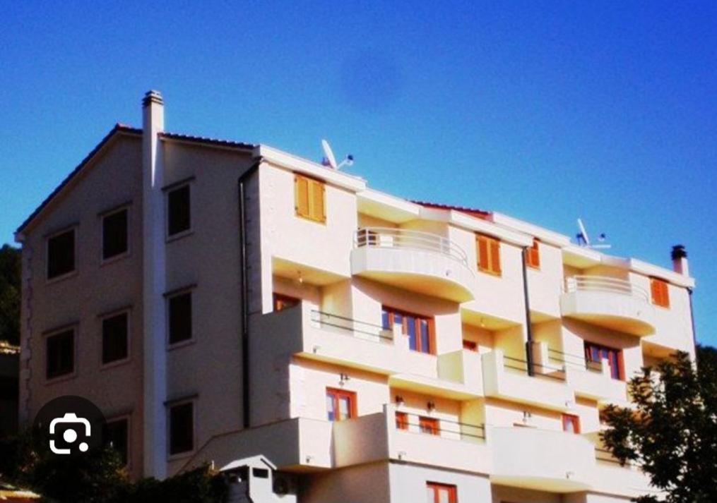 Apartments Belic With Pool Jelsa  Exteriér fotografie